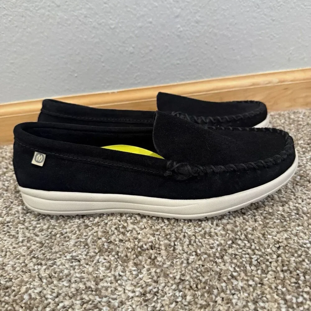 Minnetonka Women’s Discover Classic Slip On Suede Loafers size 8.5 Comfort